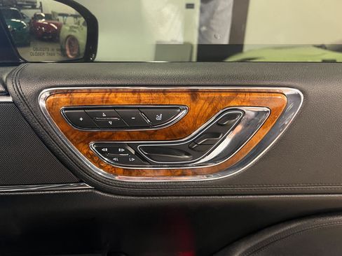 Used 2017 Lincoln Continental Reserve w/ Climate Package image 42