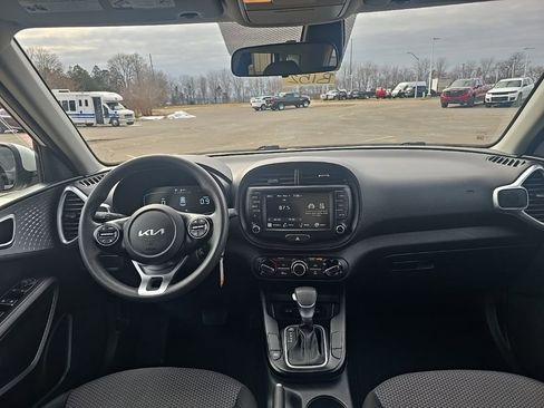 Used 2024 Kia Soul LX w/ Option Group 015 FWD image 8
