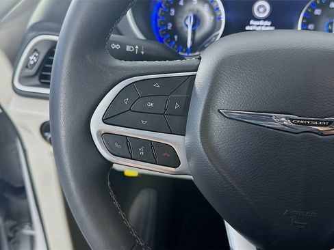 Used 2024 Chrysler Pacifica Touring-L image 24