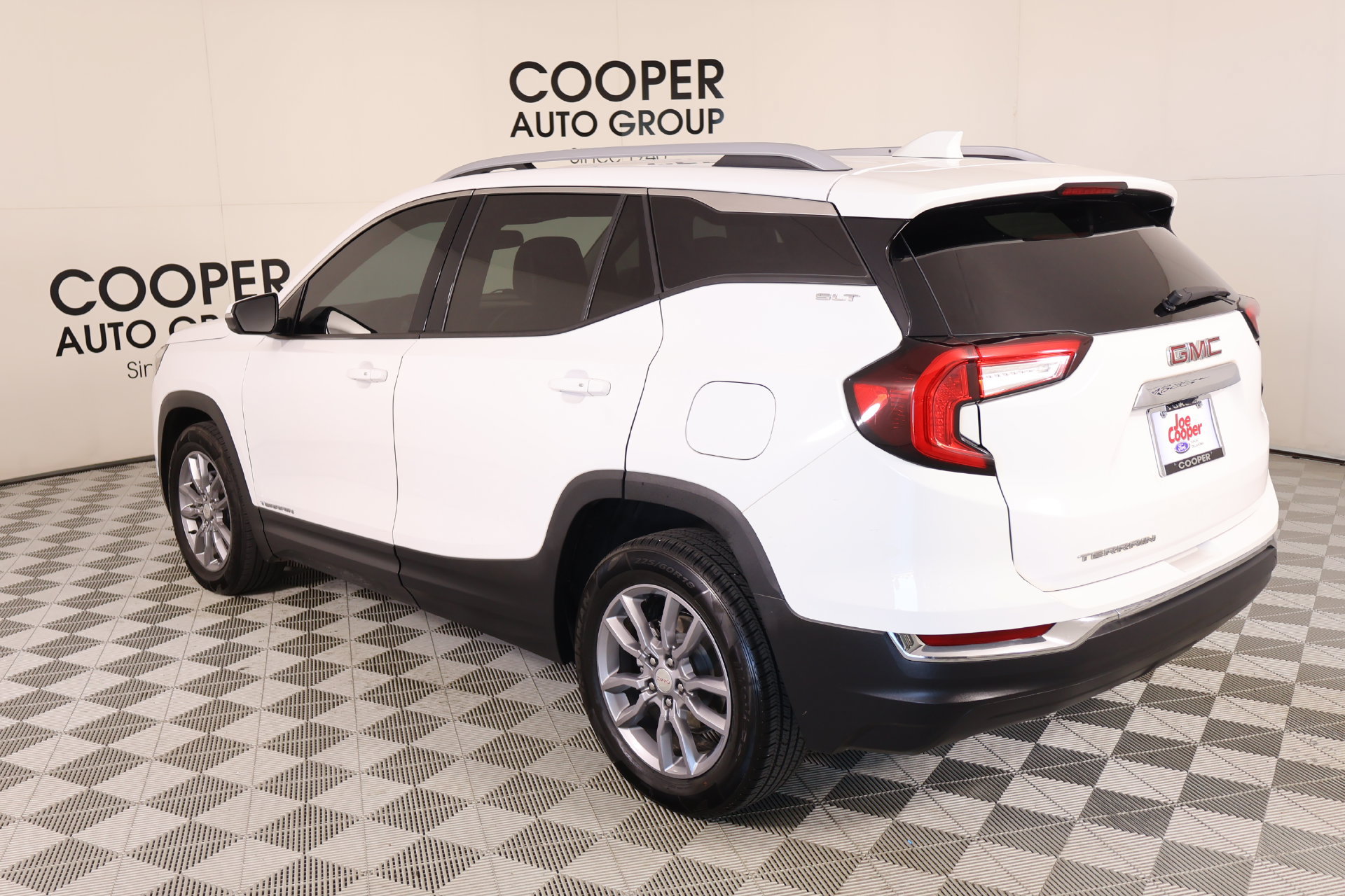 Used 2024 GMC Terrain SLT FWD image 21