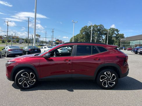 Certified 2024 Chevrolet Trax RS w/ Sunroof Package FWD image 5