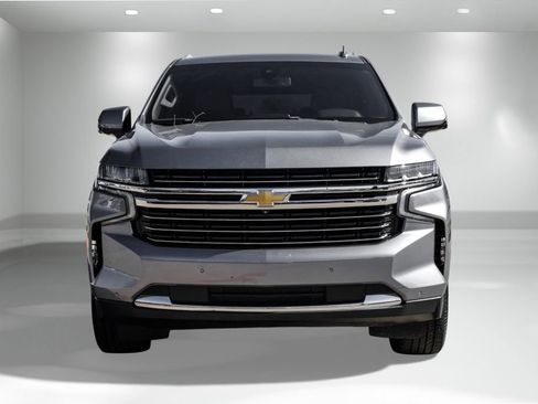 Used 2022 Chevrolet Suburban LT w/ Luxury Package image 4