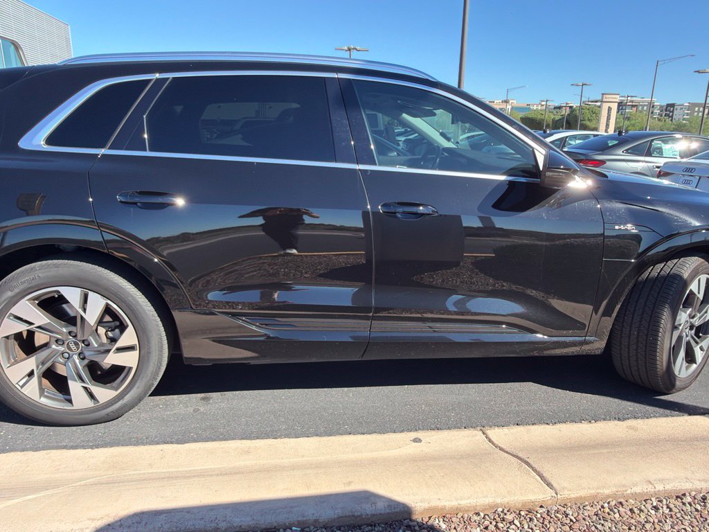 Used 2022 Audi e-tron Premium AWD/4WD image 3