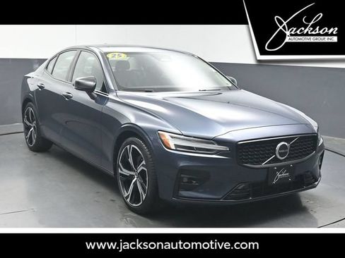 Used 2025 Volvo S60 B5 Core AWD/4WD image 1