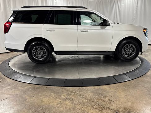 Used 2025 Ford Expedition Active AWD/4WD image 6