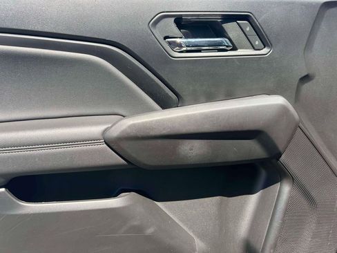 Used 2023 Chevrolet Colorado LT w/ LT Convenience Package II AWD/4WD image 17