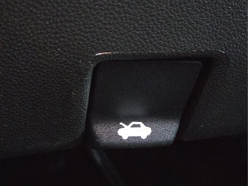 Used 2022 Chevrolet Silverado 2500 Custom w/ Custom Value Package image 17