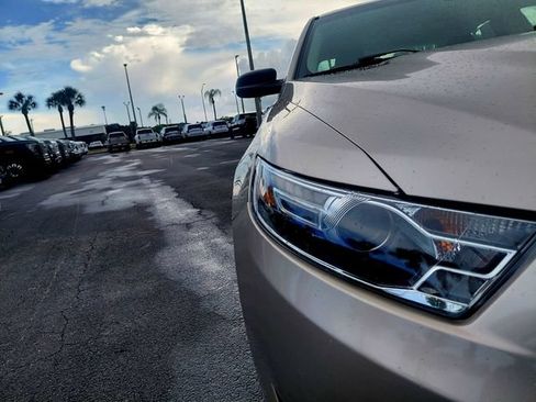 Used 2018 Ford Taurus SE FWD image 11