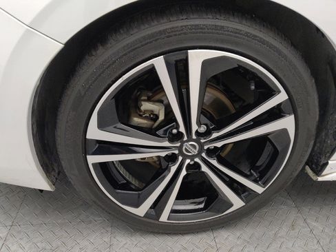 Used 2022 Nissan Sentra SR w/ SR Premium Package FWD image 31