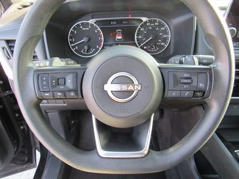 Used 2023 Nissan Rogue S AWD/4WD image 29