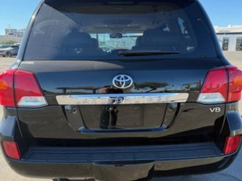 Used 2014 Toyota Land Cruiser image 5