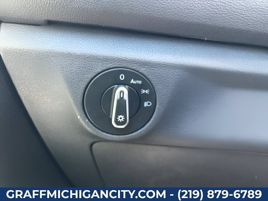 Used 2024 Volkswagen Jetta SE FWD image 19