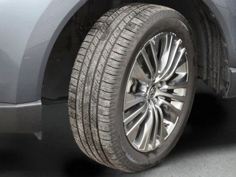Used 2021 Toyota Venza Limited AWD/4WD image 45