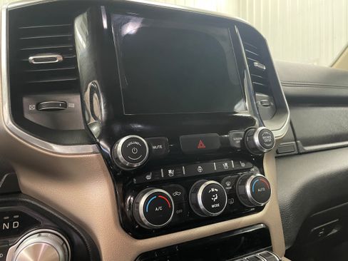 Used 2019 RAM 1500 Laramie AWD/4WD image 21
