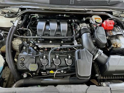 Used 2018 Ford Taurus Limited image 23