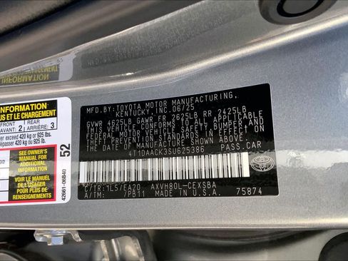 Used 2025 Toyota Camry SE image 33