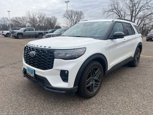 Used 2025 Ford Explorer ST-Line w/ Premium Package AWD/4WD image 8