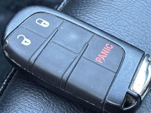 Used 2025 Jeep Compass Trailhawk image 21