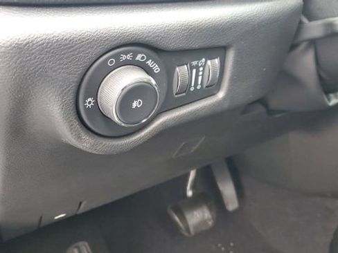 Used 2023 Chrysler Pacifica Touring-L w/ S Appearance Package image 8