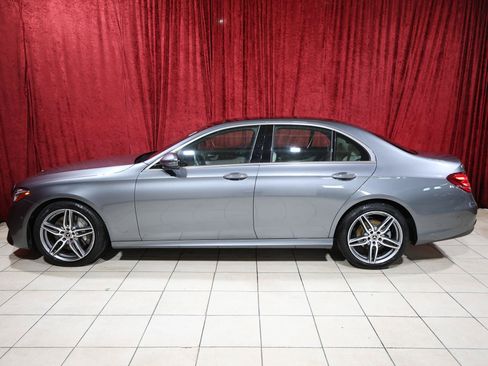 Used 2020 Mercedes-Benz E 350 Sedan image 4