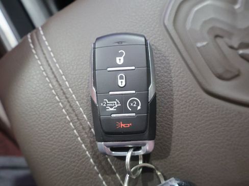 Used 2025 RAM 1500 Laramie AWD/4WD image 25