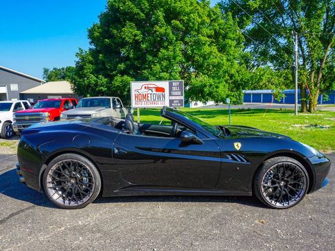 Used 2011 Ferrari California RWD image 12