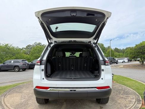 Used 2024 Jeep Grand Cherokee Limited RWD image 27