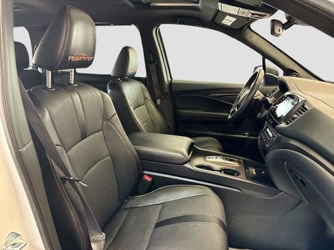 Used 2025 Honda Passport TrailSport image 28