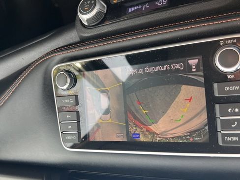 Used 2018 Nissan Kicks SR FWD image 11