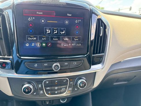 Used 2022 Chevrolet Traverse LT AWD/4WD image 19