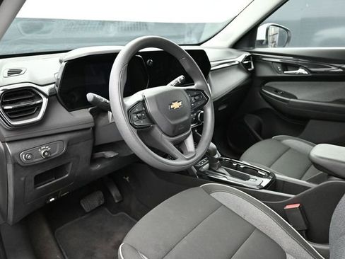 Used 2025 Chevrolet TrailBlazer LT w/ Driver Confidence Package image 12