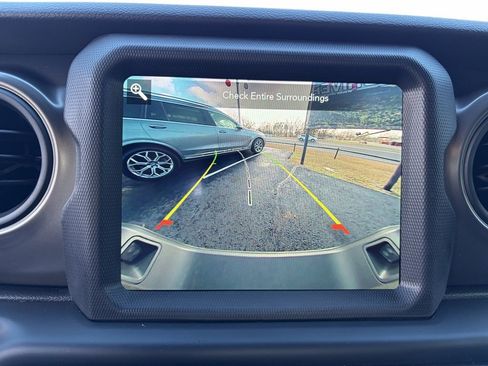 Used 2023 Jeep Gladiator Sport image 17