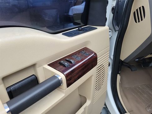 Used 2008 Ford F350 Lariat image 10