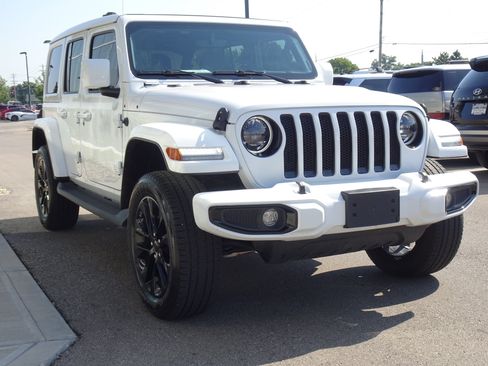 Used 2023 Jeep Wrangler Unlimited Sahara AWD/4WD image 6