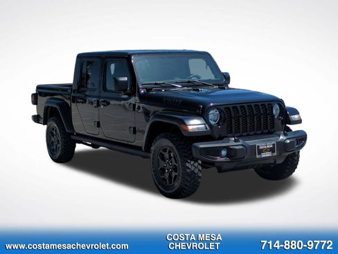 Used 2021 Jeep Gladiator Sport AWD/4WD image 3