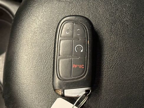 Used 2019 Jeep Cherokee Latitude Plus AWD/4WD image 19
