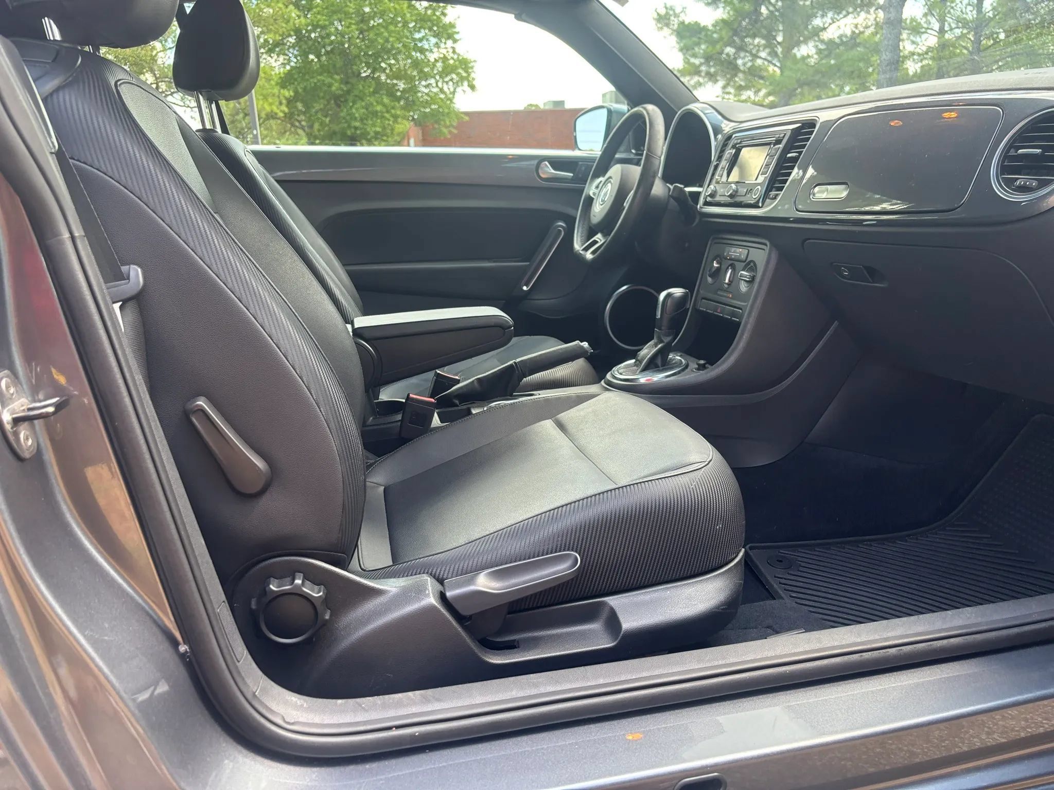 Used 2013 Volkswagen Beetle 2.5 FWD image 28