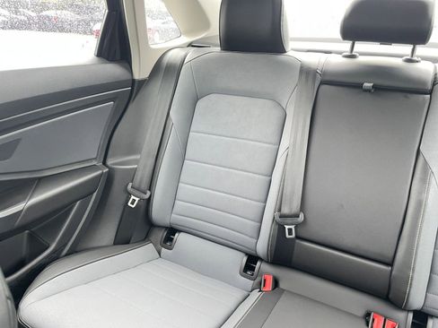 Used 2025 Volkswagen Jetta SE image 39