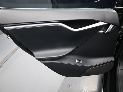 Used 2013 Tesla Model S Performance image 27
