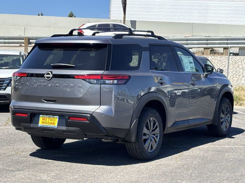 New 2026 Nissan Pathfinder SV image 2