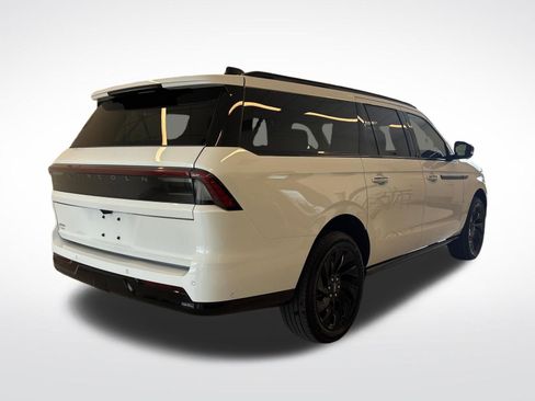 Certified 2025 Lincoln Navigator L Reserve w/ Jet Appearance Package AWD/4WD image 3