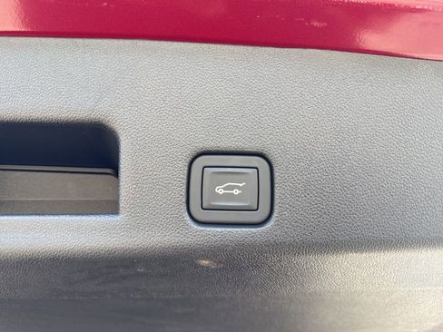 Used 2026 Chevrolet Traverse LT w/ Driver Confidence Package image 8