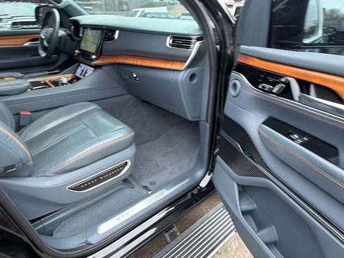 Used 2022 Jeep Grand Wagoneer Series II image 20