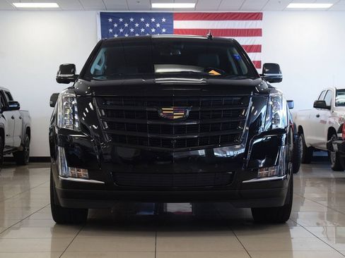 Used 2019 Cadillac Escalade ESV Luxury RWD image 2