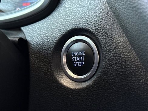 Used 2022 Toyota Corolla SE image 29