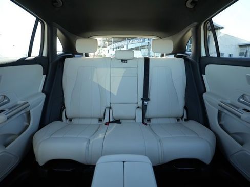 Certified 2025 Mercedes-Benz GLA 250 4MATIC w/ Driver Assistance Package image 34