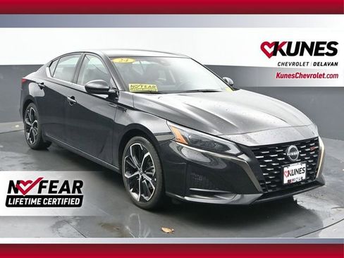 Used 2024 Nissan Altima 2.5 SR image 1