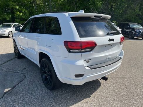 Used 2017 Jeep Grand Cherokee Altitude AWD/4WD image 3