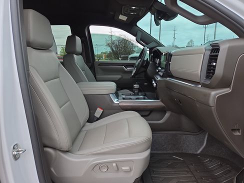 Used 2024 GMC Sierra 1500 SLT w/ SLT Premium Plus Package image 17