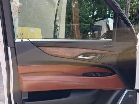 Used 2018 Cadillac Escalade ESV Luxury RWD image 9